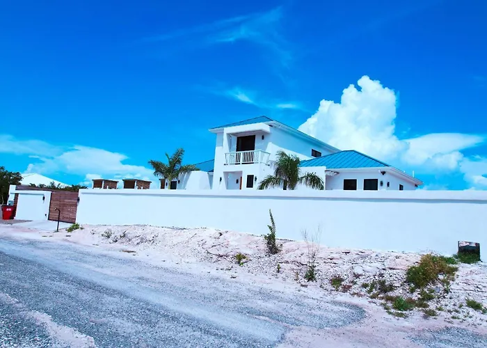 Family-Ready Fully Equipped Grand Villa With Pool