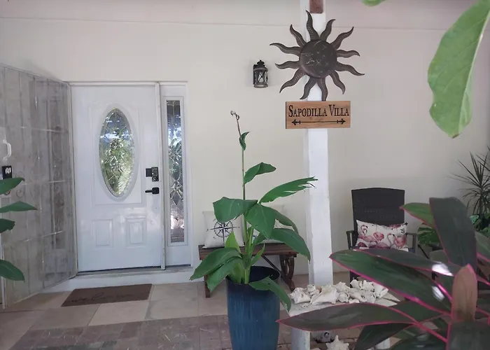 Private Guest House 2 Bedrooms & 2 Baths Near Grace Bay Beach & Long Bay Beach.