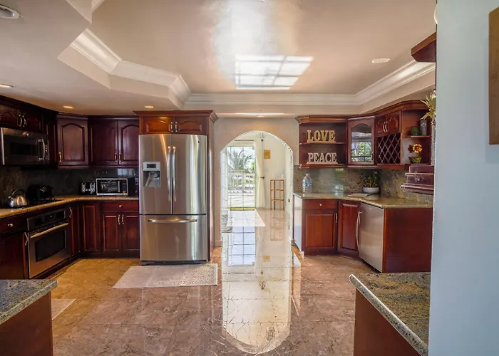 Tropical Paradise, Pool, Beaches & 360 Views